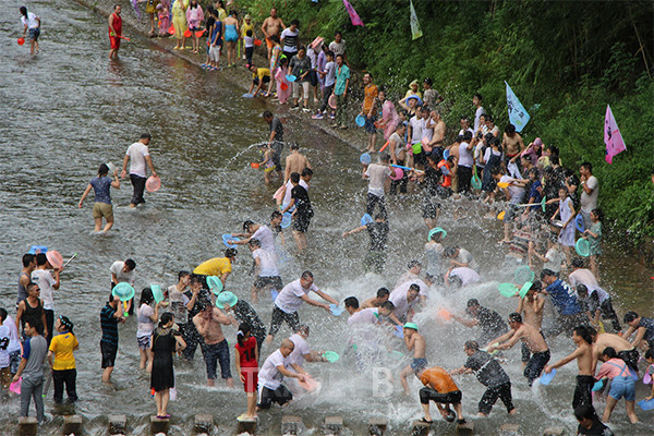 아시아 3대 축제로 선정된 세계적인 물의 축제, 태국 쏭끄란 페스티벌(Songkran Festival)이 오는 4월 13일부터 15일까지 태국 전역에서 열린다. 사진/Pixabay
